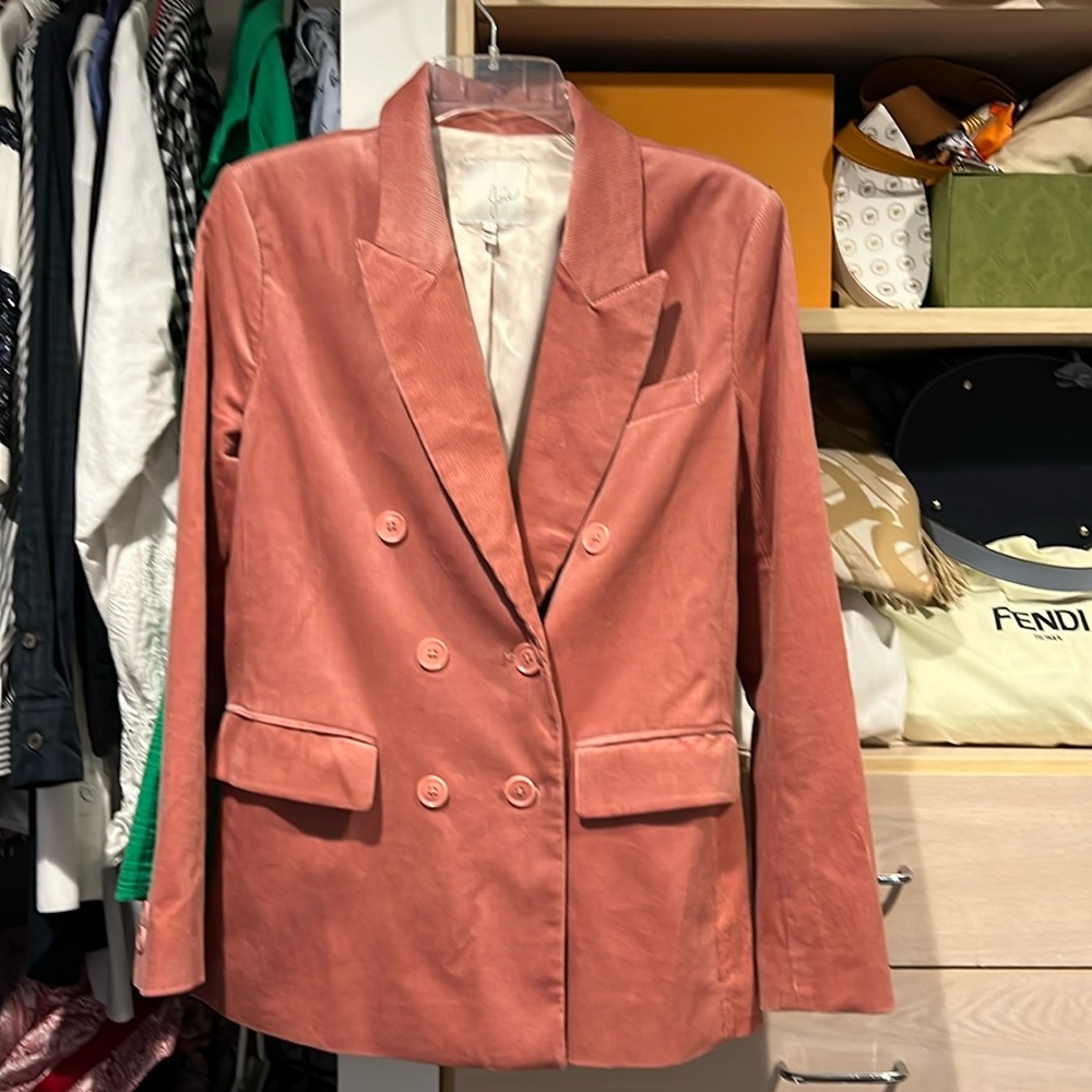 Hardly worn corduroy blazer with a classic cut